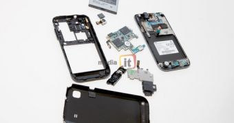 Samsung Galaxy S torn to peices
