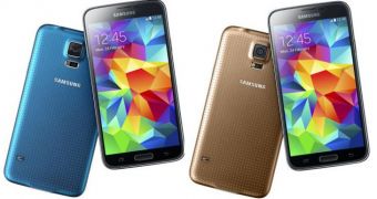 Samsung Galaxy S5 in Electric Blue and Copper Gold