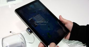 Samsung Galaxy Tab 10.1 tablet demonstrated on video