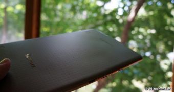 Samsung Galaxy Tab S' back cover deformity
