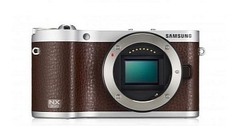 Samsung will release a black & white version of the NX300