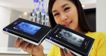 Samsung Preps New Super PLS LCDs for Smartphones