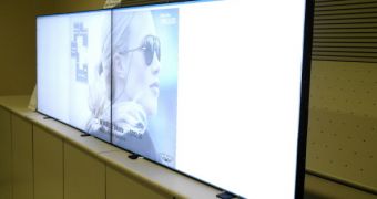Samsung unveils 55-inch LCD with super-thin bezel