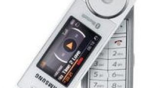 Samsung X838: A Click Wheel Swivel MP3 Mobile Phone