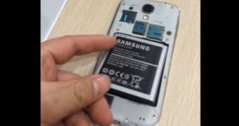 Galaxy S IV's battery