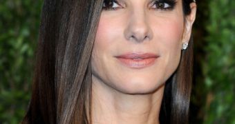 Sandra Bullock admits to Googling herself, sharing custody of George Clooney with Julia Roberts