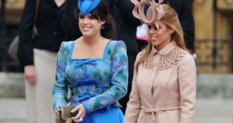 Princess Beatrice and Eugenie arrive at the royal wedding