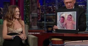 Sarah Jessica Parker introduces the twins on The Late Show with David Letterman