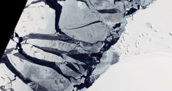 This EO-1 image shows multiple types of ices off the coasts of East Antarctica