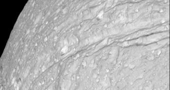 Image of Ithaca Chasma rift on Tethys