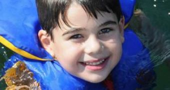 A  woman sets up a website to allegedly represent Noah Pozner's family and ask for money