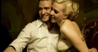 Scarlett Johansson has set her eyes on Justin Timberlake, report claims