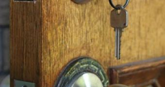 Keys to houses and apartments should be kept inside pockets at all times