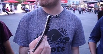 iPhone 6 Plus Bent Even Easier in New Video, This Time with Witnesses