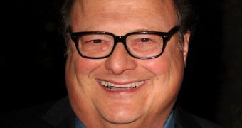 Wayne Knight brushes off "death by internet"