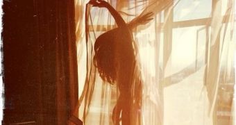 Selena gomez loses all her clothes and her inhibitions for an artistic photo she posted on Instagram. Click for full resolution