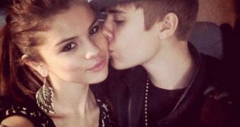 Selena Gomez denies justin Bieber sent her revealing photos of himself