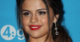 Selena Gomez’s life is spinning out of control because of her drinking, new report claims