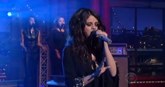 Selena Gomez Performs “Come & Get It” on David Letterman – Video