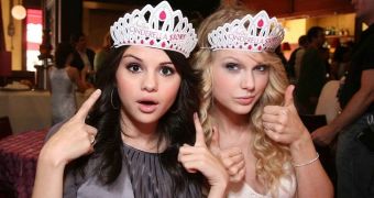 Selena Gomes makes friends with Taylor Swift again