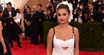 Selena Gomez Shows Off Curvier Figure at MET Gala 2015, Looks like a Princess - Gallery