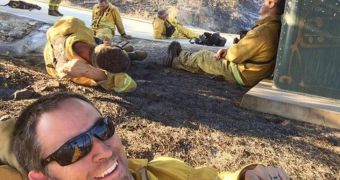 “Selfie” Taken by Firefighter During Southern California Blazes Goes Viral