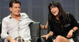 Selma Blair wants Charlie Sheen to pay up after he fired her from “Anger Management: $1.2 million (€901,781), or she sues