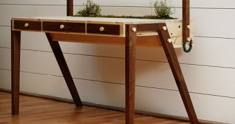 Senescent Desk Is a Portable Urban Garden