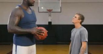 Shaquille O’Neal Gets His Revenge on Aaron Carter After 2001 Humiliation – Video