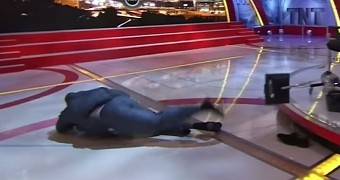 Shaquille O'Neal trips on cables, falls face down, loses a shoe on TNT