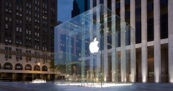 Apple needs to do better, hedge fund manager claims