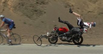 Motorcycle rider runs cyclists off the street, they escape unscathed