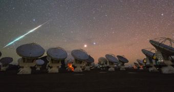 Shooting Star Falling over ALMA – Photo