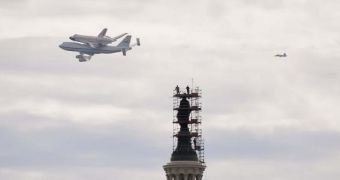 Discovery/SCA 905 are seen here banking close to the US Capitol, on April 17, 2012