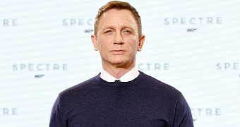 Daniel Craig has a secret cameo as a Stormtrooper in "Star Wars: The Force Awakens"