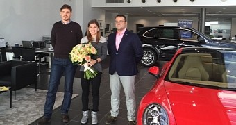Simona Halep Gets Free Porsche 911 Carrera 4 Coupe