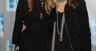 Chely Wright and Lauren Blitzer-Wright are expecting identical twins this summer