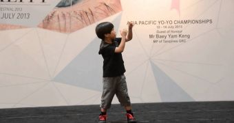 Six-Year-Old Boy Shows Off His Impressive Yo-Yo Skills - Video