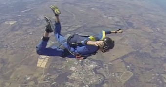 Man has a seizure while skydiving