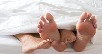 Sleep expert says sleeping in separate beds / rooms is the secret to a happy, lasting marriage