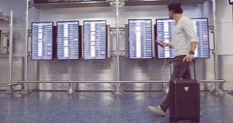 Smart Luggage Doesn't Use a Zipper, Has Built-In GPS and Phone Charger