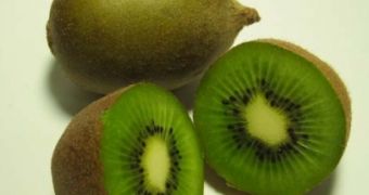 Snack on kiwifruits for a boost in the production of collagen in the skin