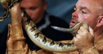Snake-handling pastor and reality star Jamie Coots dies from snake bite during service