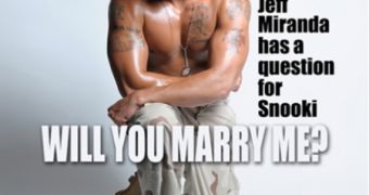 Jeff Miranda proposes to Snooki on the cover of a magazine