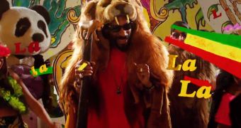 Snoop Dogg Debuts as Snoop Lion in Official “La La La” Video