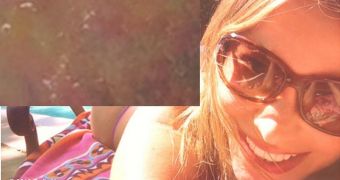 “Modern Family” star Sofia Vergara sunbathes in skimpy swimsuit