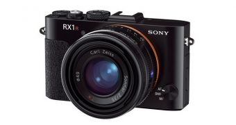 The Sony RX1R replacement might come with a curved image sensor