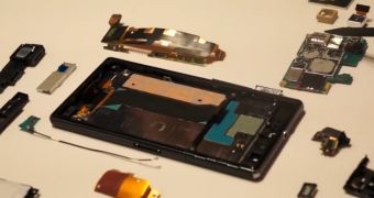 Sony Xperia Z1s disassembled
