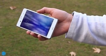 Sony Xperia Z3 Survives Several Drop Tests, Being Run Over by Car – Video