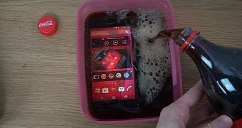 Sony Xperia Z3 taking the Coca Cola test